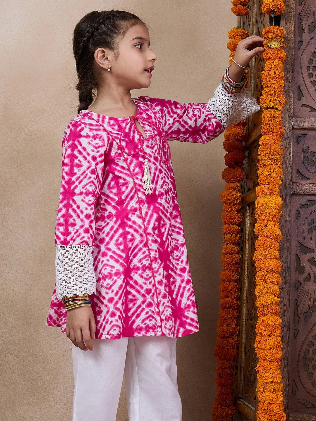 Girls Geometric Printed Tie-Up Neck A-Line Kurta With Trousers (KS-MAGENTASHIBORI)