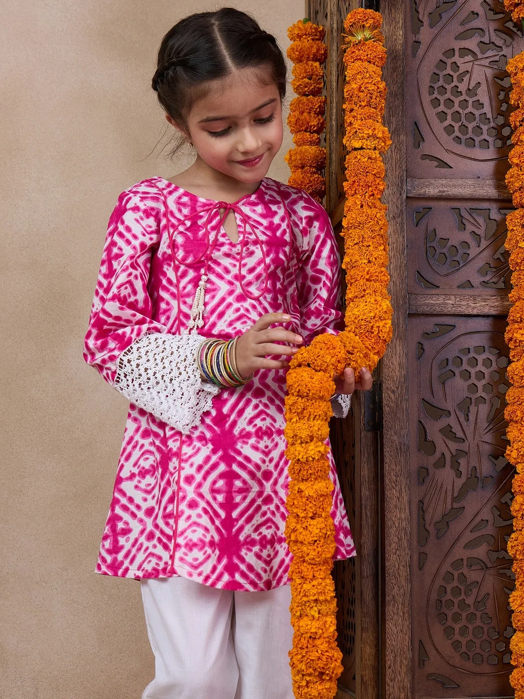 Girls Geometric Printed Tie-Up Neck A-Line Kurta With Trousers (KS-MAGENTASHIBORI)