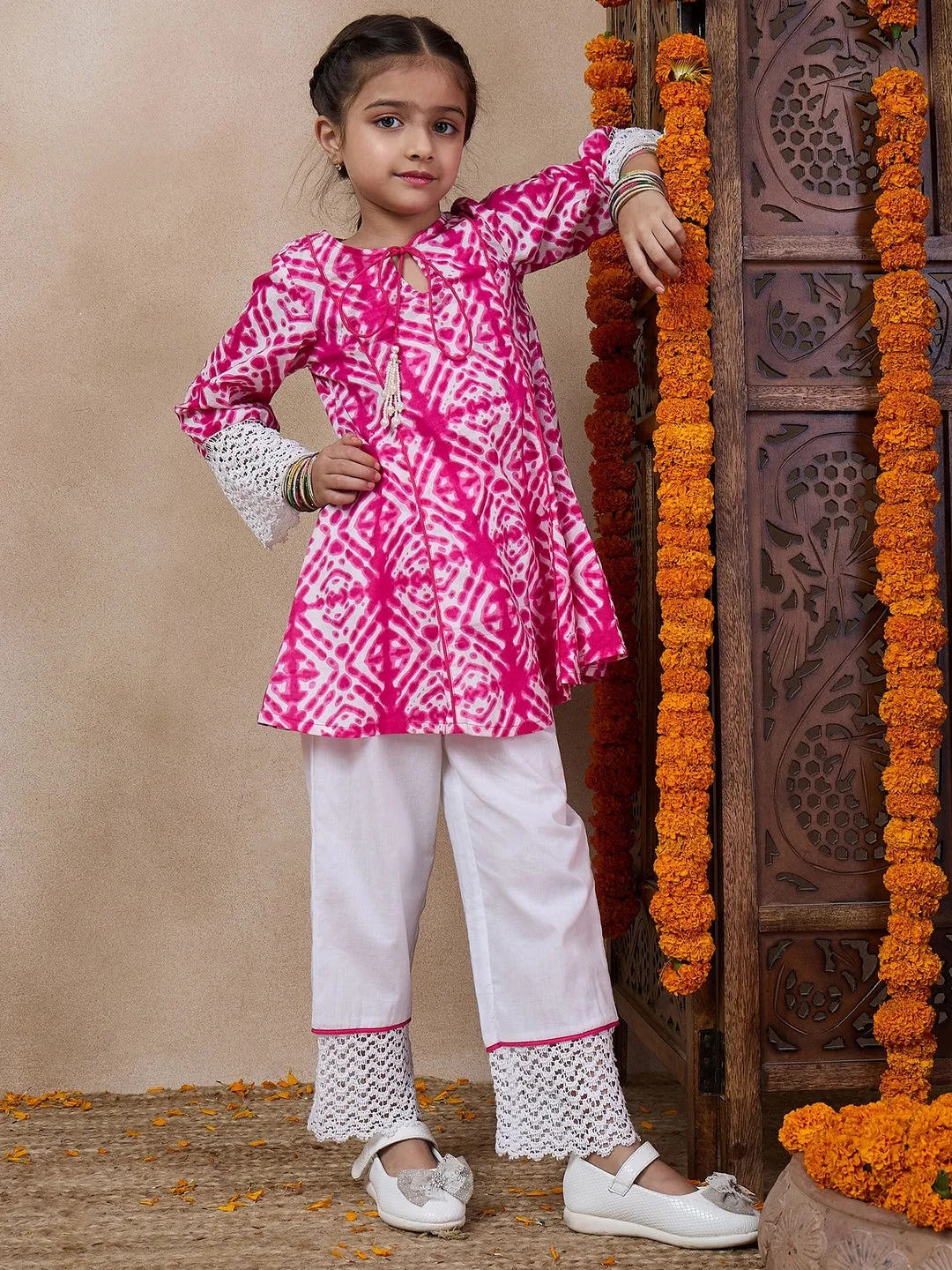 Girls Geometric Printed Tie-Up Neck A-Line Kurta With Trousers (KS-MAGENTASHIBORI)