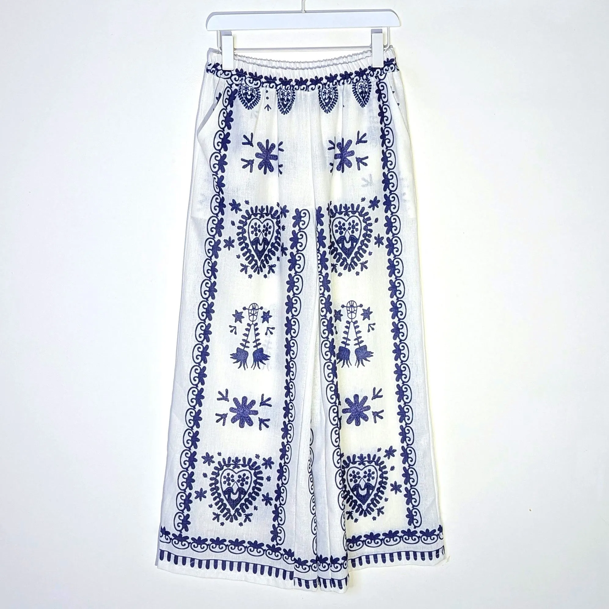 Viscose linen mix straight leg pants with folk inspired print